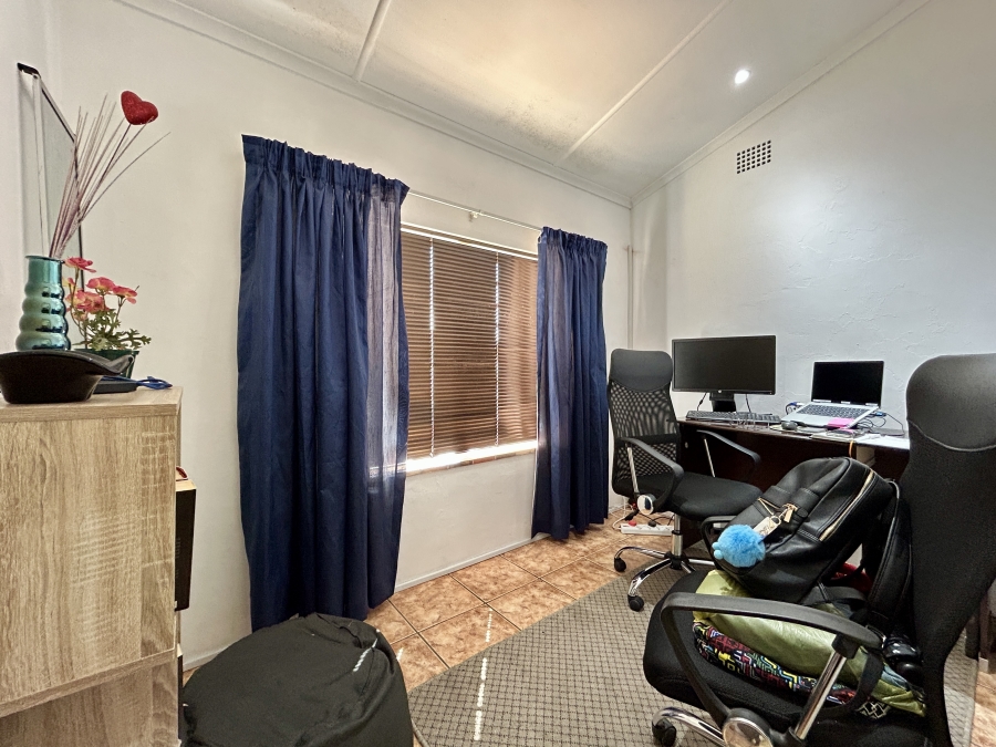 3 Bedroom Property for Sale in Churchill Estate Western Cape
